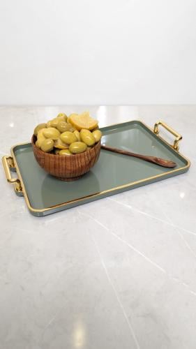 زيتون أخضر بشلوني بالليمون