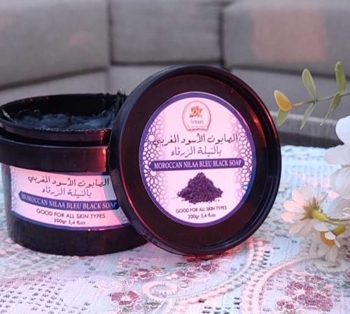 الصابون المغربي الأسود بالنيلة الزرقاء