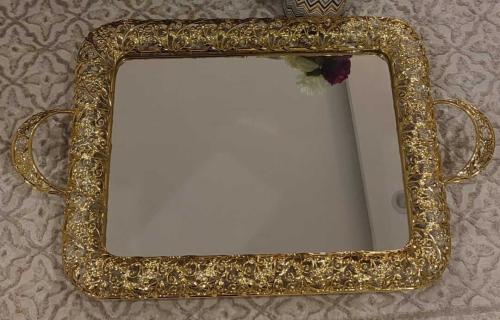 بلاطو ذهبي وسط