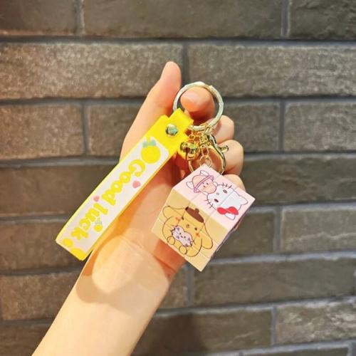 ميدالية مكعب هالو كيتي *- Hello Kitty cube Keychain