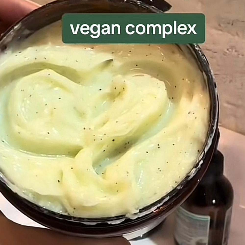 جدد فروة رأسك مع ماسك فيجان كومبليكس D ديتوكس من ديم كير