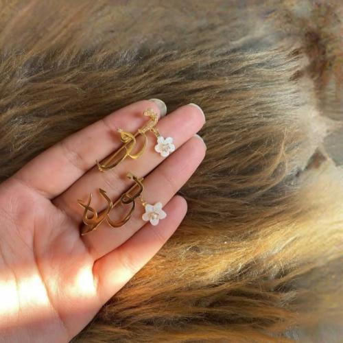 بروش الاسم البارز مع ورده انيقه