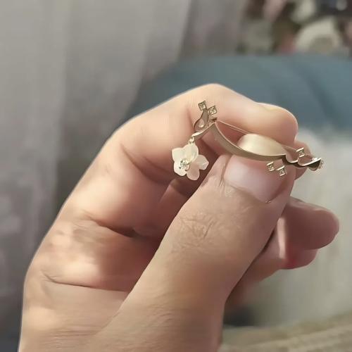 بروش ناعم بتخصيص اسم مع وردة