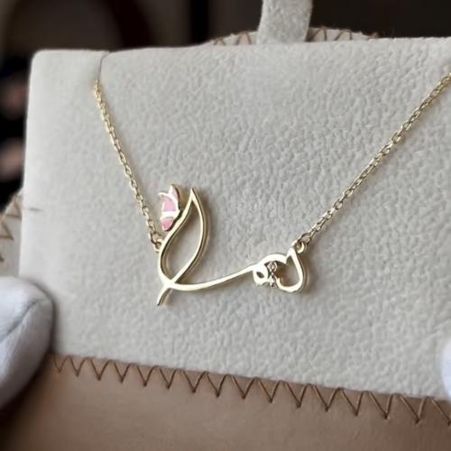 سلسال اسم بتصميم فراشة جانبية