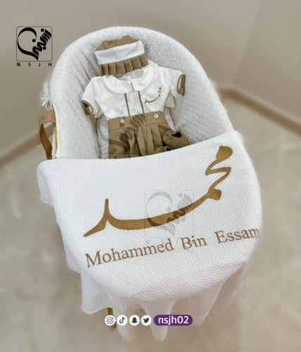 طقم مواليد مع التطريز