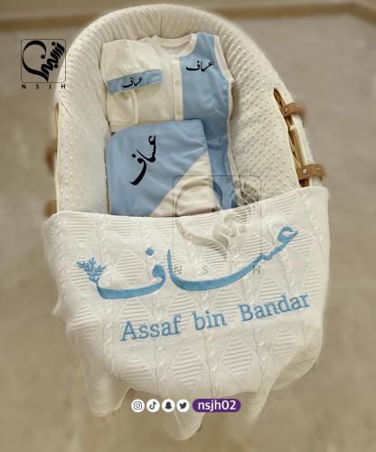 طقم مواليد مع التطريز