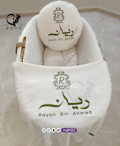 طقم بطانية و وسادة مع التطريز