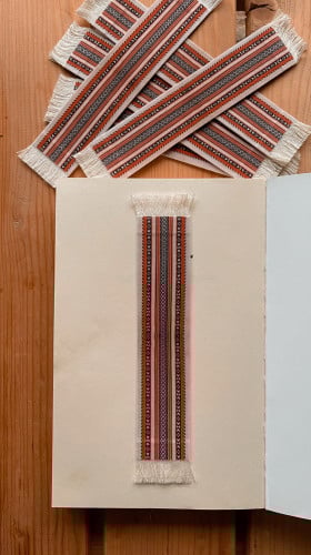 Carpet separator with white Saudi embroidery {reinforced}