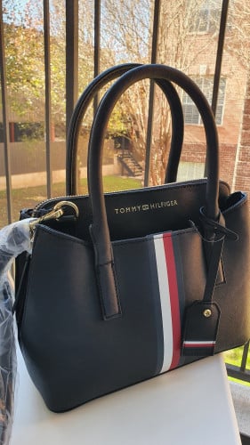 شنطة ماركة تومي