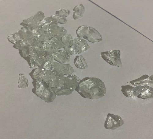 زجاج مكسر خشن ( نص كيلو)