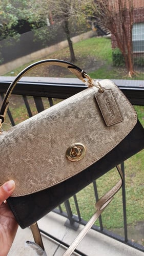 شنطة ماركة كوتش