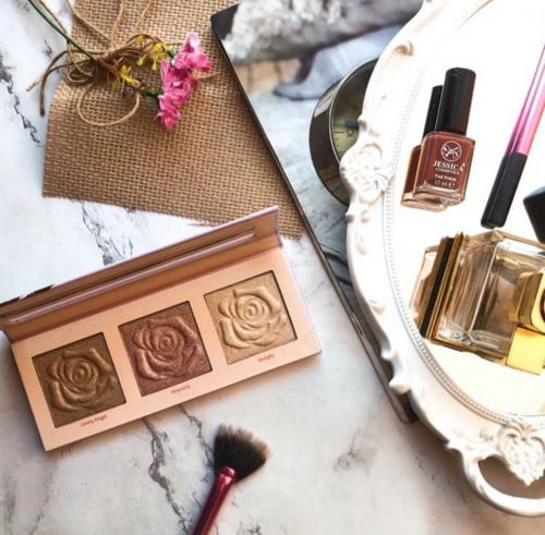 صينية ديكور وسط للتصوير او الاكسسوارات والعطور