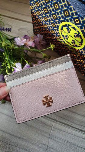 حامل بطاقات توري بورتش