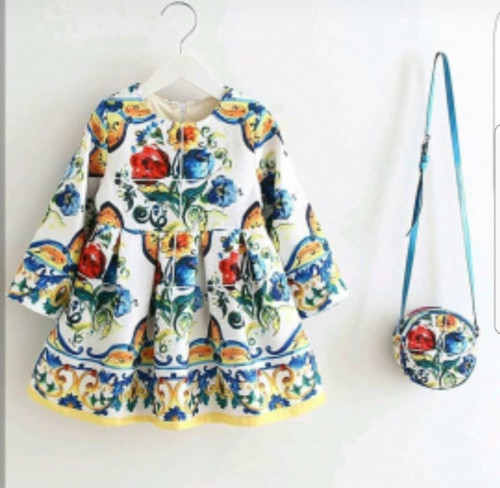 فستان بأكمام طويلة مع شنطة