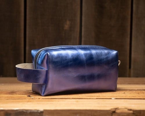 حقيبة  مكياج جلد طبيعي