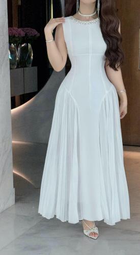 فستان ناعم بقصة من الخصر