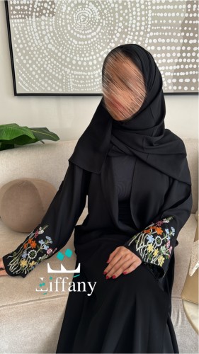 عبايه مطرزه بألوان العيد