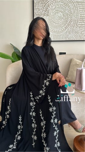 عبايه بتطريز فخمه