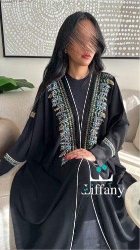 عبايه بشت بطريز انيق