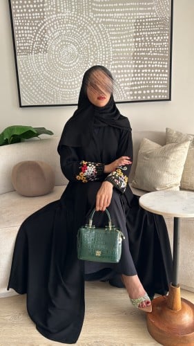 عبايه بتطريز يدوي