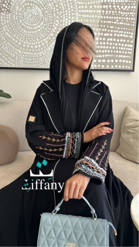 عبايه مطرزه و ياقه انيقه