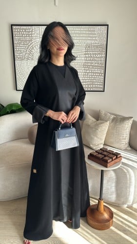 عبايه سوداء عمليه