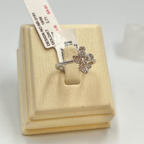 Four Leaf Clover Ring Pandora The Diamond Ring Is 18 Karat Gold