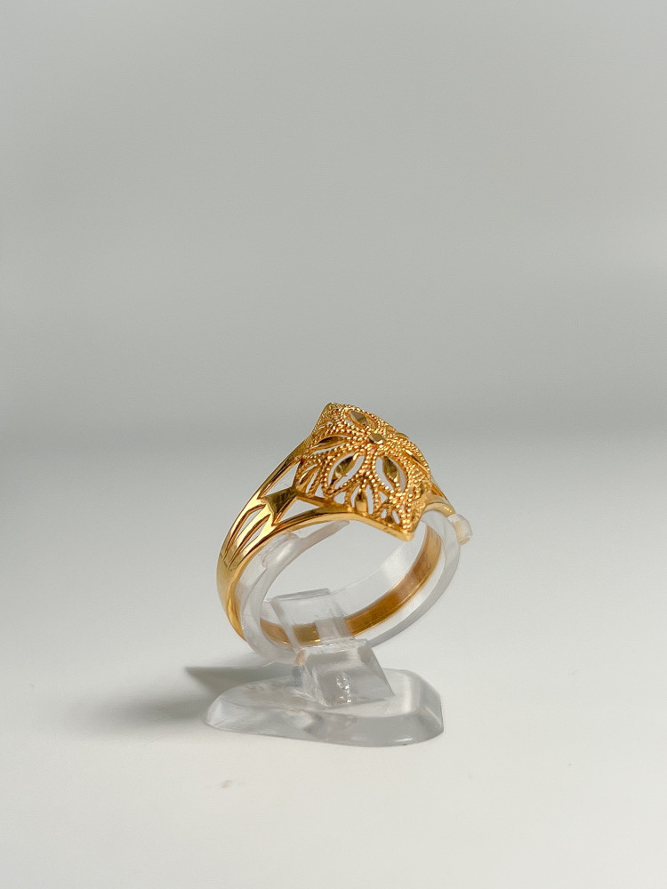 This captivating gold ring is a testament to understated elegance,  effortlessly blending classic style with timeless sophistication. The… |  Instagram