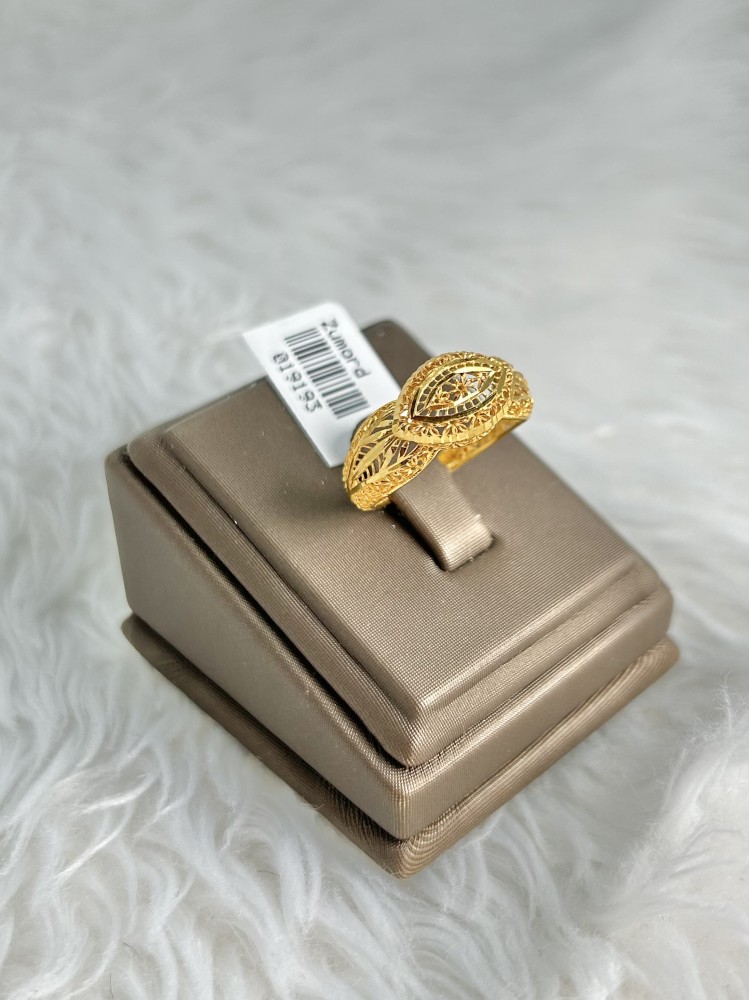 18 karat gold ring, weight 3.41 grams - زمرد ذهب و الماس