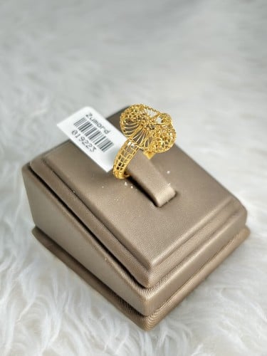18 karat gold ring, weight 1.04 grams - زمرد ذهب و الماس