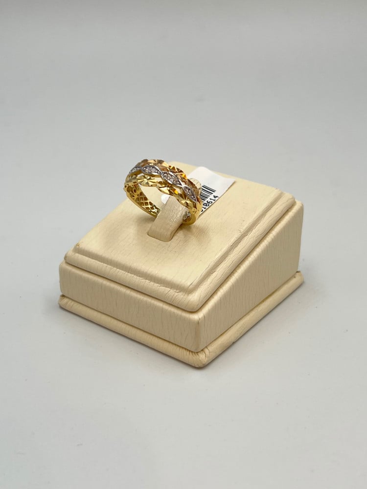 טבעת זהב 18 קראט, משקל 3 גרם - זהב אמרלד ויהלומים