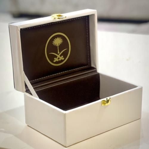 بوكس من الجلد