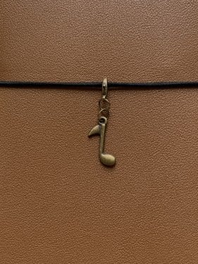ميدالية بشكل نغمة
