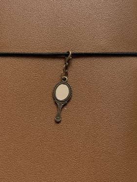 ميدالية مرآة