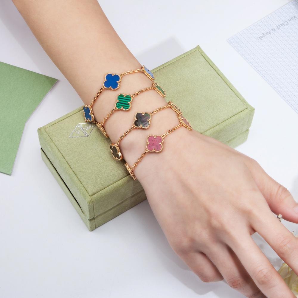 اسوارة فان كليف ذهبي VC