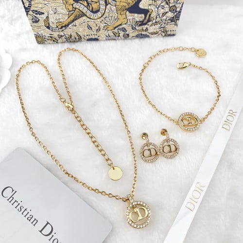 طقم ديور Dior
