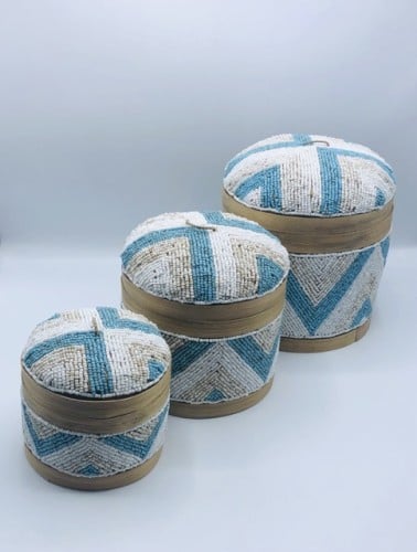 3 علب إسطوانية بداخل بعضها مع غطاء مزينة بالخرز  (18سم، 15سم، 11سم)