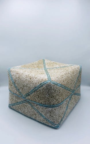 صناديق من الخوص الطبيعي مزينة بالخرز مكونه من 5 صناديق بداخل بعضها بغطاء لكل صندوق (25سم،20سم،16سم،13سم،10سم)