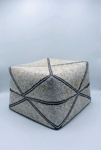 صناديق من الخوص الطبيعي مزينة بالخرز مكونه من 5 صناديق بداخل بعضها بغطاء لكل صندوق (25سم،20سم،16سم،13سم،10سم)