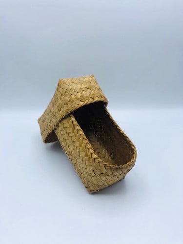 علبة من الخوص صغير ة الحجم (13سم) لون بيج