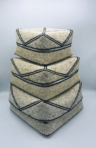 صناديق من الخوص الطبيعي مزينة بالخرز مكونه من 3 صناديق بداخل بعضها بغطاء لكل صندوق (25سم،20سم،16سم)