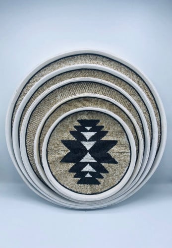 طقم مكون من 5 ألواح من الخوص الطبيعي مزين بالخرز (45سم،40سم،35سم،30سم،25سم)