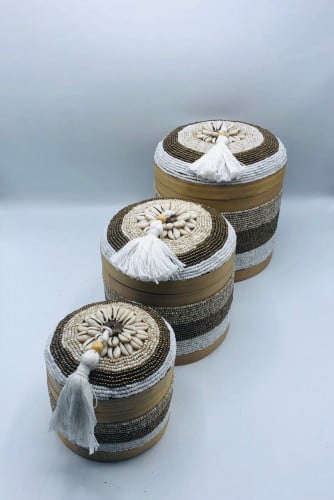 3 علب إسطوانية بداخل بعضها مع غطاء مزينة بالخرز  (18سم، 15سم، 11سم)