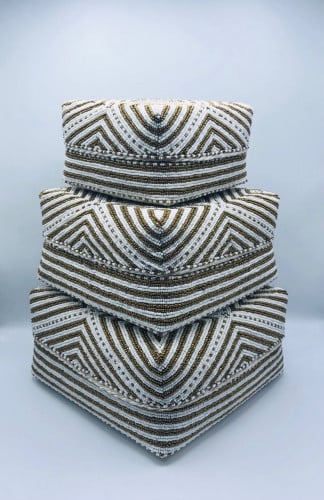 صناديق من الخوص الطبيعي مزينة بالخرز مكونه من 3 صناديق بداخل بعضها بغطاء لكل صندوق (25سم،20سم،16سم)