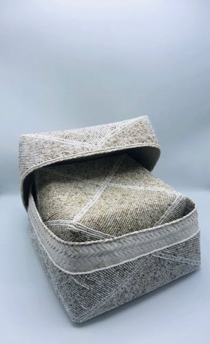 صناديق من الخوص الطبيعي مزينة بالخرز مكونه من 5 صناديق بداخل بعضها بغطاء لكل صندوق (25سم،20سم،16سم،13سم،10سم)