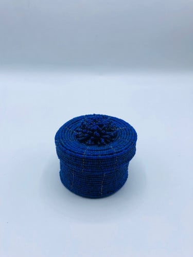 علبة صغيرة من الخوص (3 سم) مزينة بالخرز