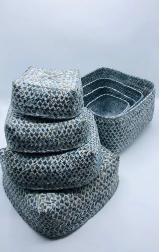 طقم مكون من 4 صناديق بداخل بعضها مع غطاء لكل صندوق لون سماوي (20سم, 16سم، 13سم، 10سم)