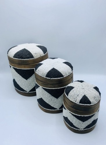 3 علب إسطوانية بداخل بعضها مع غطاء مزينة بالخرز  (18سم، 15سم، 11سم)