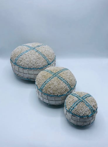 علب مدورة من الخوص مزينة بالخرز ( 20سم، 15سم، 10سم)