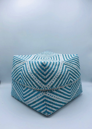 صناديق من الخوص الطبيعي مزينة بالخرز مكونه من 5 صناديق بداخل بعضها بغطاء لكل صندوق (25سم،20سم،16سم،13سم،10سم)